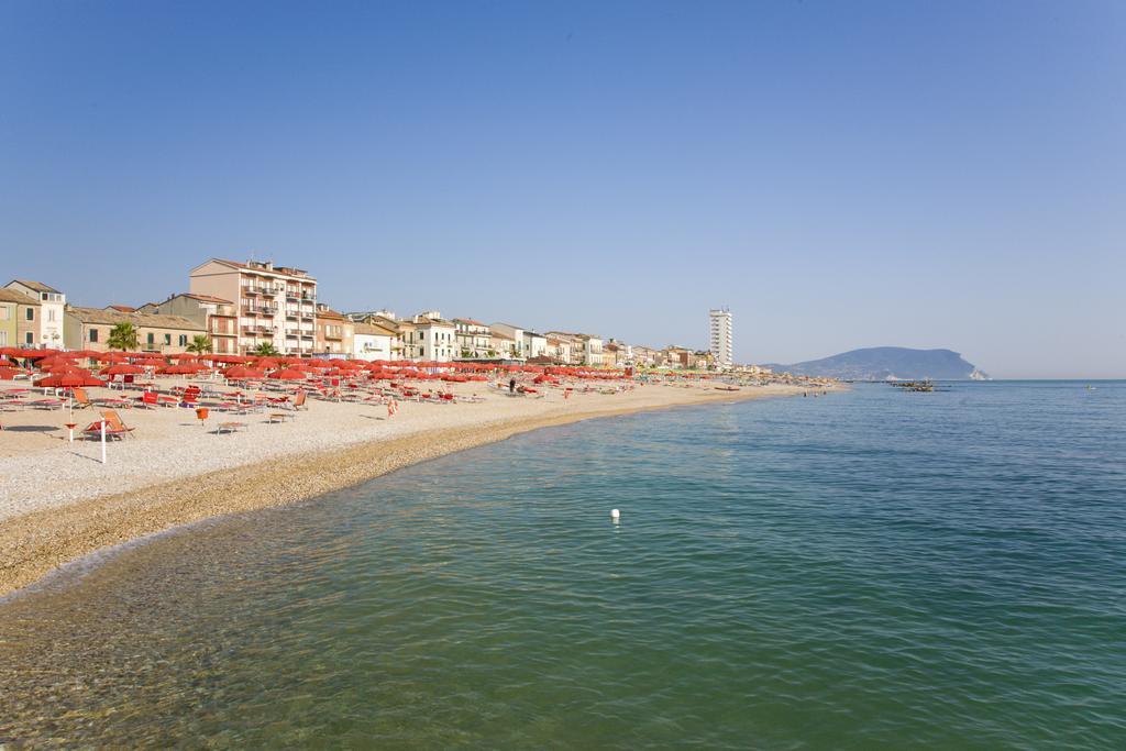 Hotel Enzo Porto Recanati Exterior foto